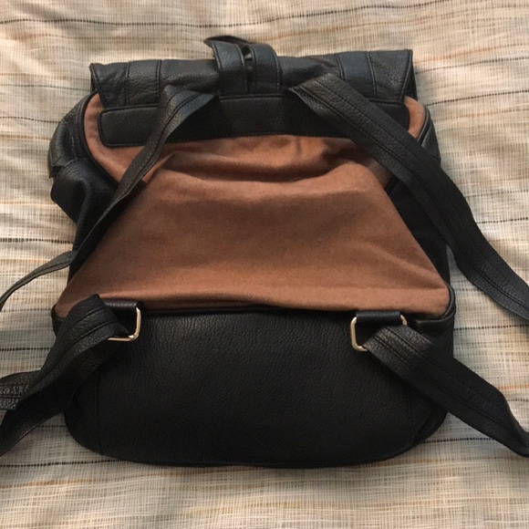 Backpack - Picture 4 of 6